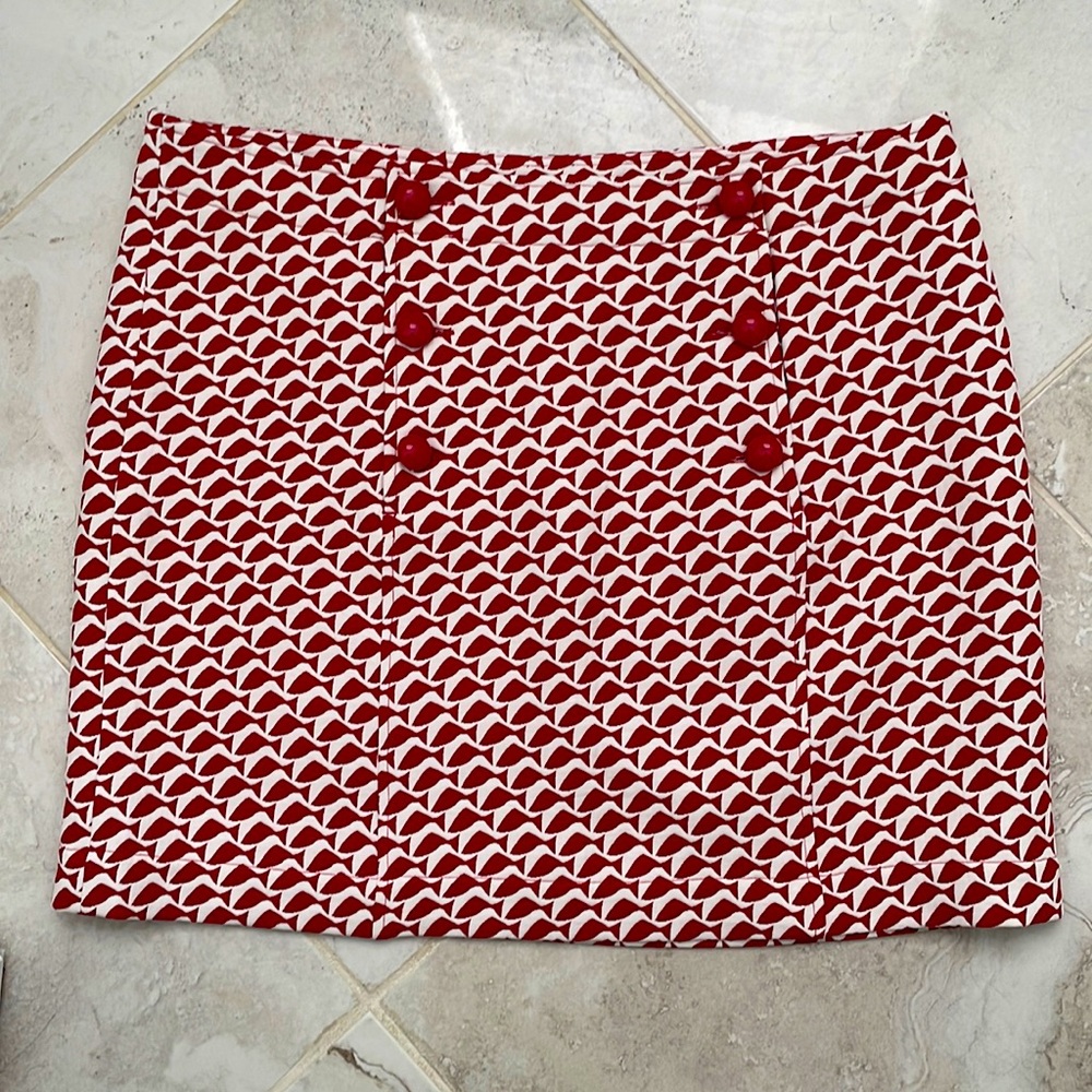 Vineyard Vines size 12 red fish skirt